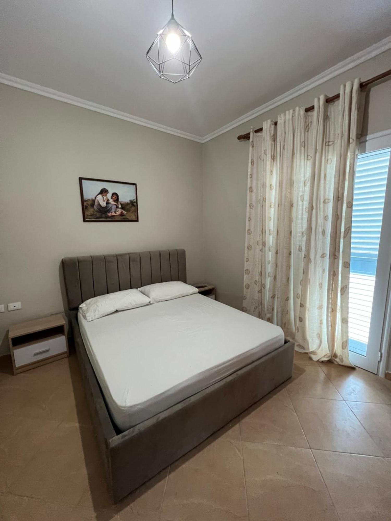 Trip-Stop Apartments Vlorë Esterno foto